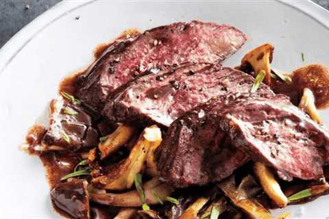 How to Cook Steak in Red Wine Sauce