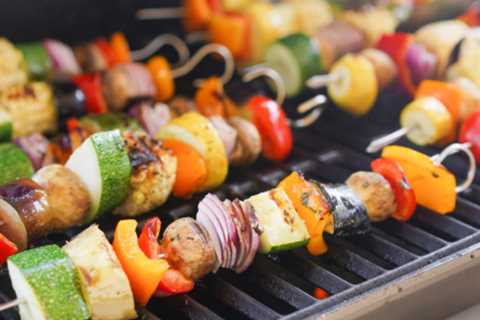 How to Grill Kabobs With Charcoal Grill Skewers