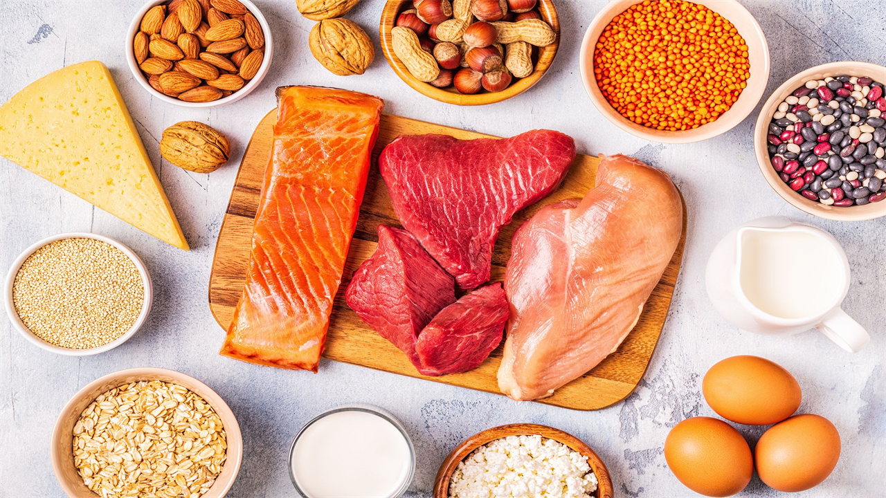 A Dietitian Explains the Pros and Cons of the Dukan Diet, a Low-Carb Eating Plan Europeans Love