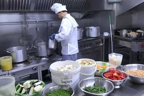 Head Chef Cooking 6 Curries | Rice | Pakoras | Medu Vada | Rotis | Healthy Wealthy Indian Restaurant