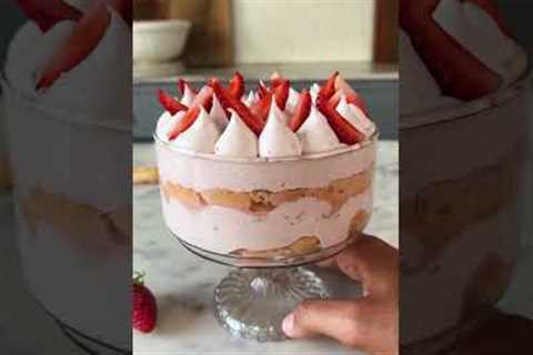 STRAWBERRY TIRAMISU AT HOME | HOW TO MAKE BERRY TIRAMISU #shorts