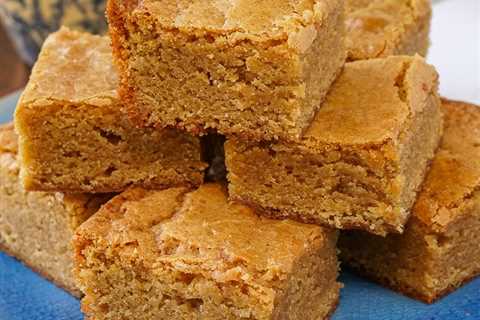 The Best Blondies Recipe in only 7 ingredients!