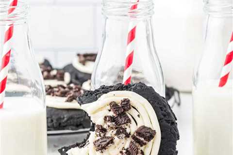 Frosted Oreo Cookies