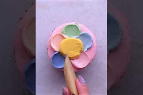 These Smiley Flower Cupcakes are blooming with happiness! #shorts