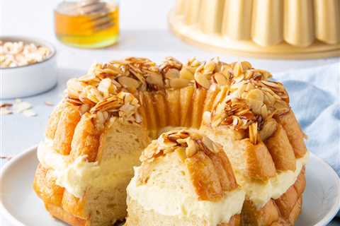 Bee Sting (Bienenstich) Bundt Cake