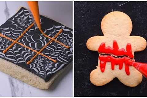 Halloween tic tac toe made out of cookies - because sometimes it's ok to play with your food 🎃😉