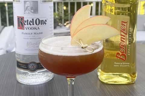 Apple Cinnamon Martini