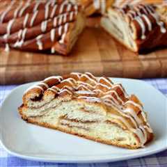 Cinnamon Roll Couronne – a brunch table showstopper!