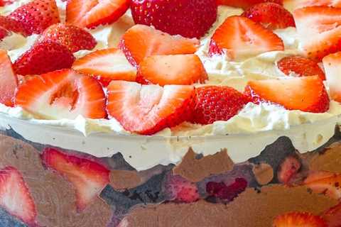 Easy Chocolate Mousse Strawberry Trifle